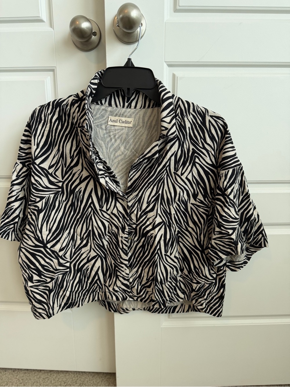 170 - Azul Cielito Black & White Zebra Crop Button-Up Top